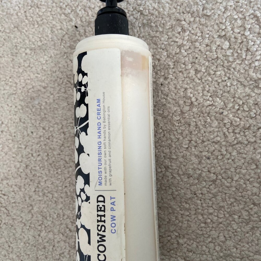- Cowshed cow pat moisturising hand lotion - 250ml